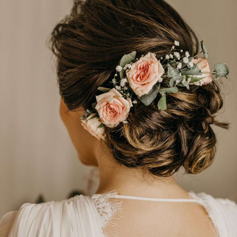 wedding flowers in hair