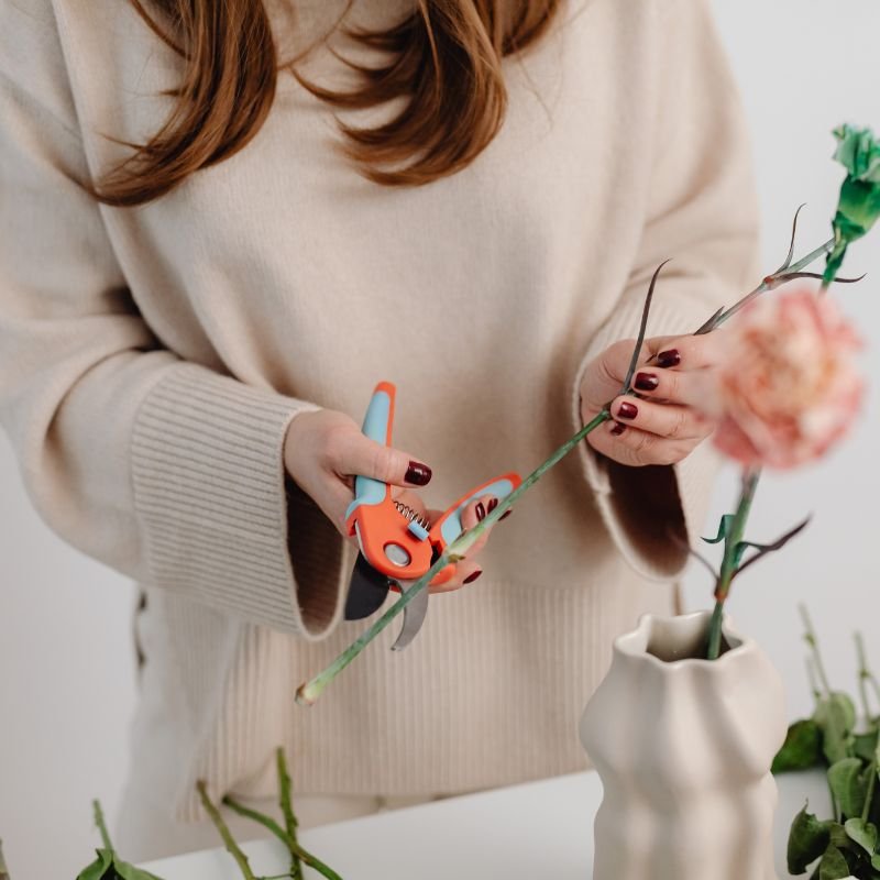 how to take care of flowers in a vase