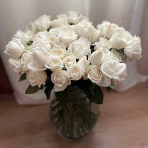 How to Keep Roses Alive in a Vase